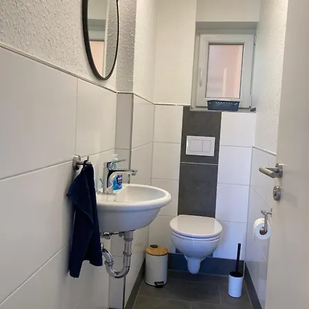 Helmshuus Nyaraló Leer