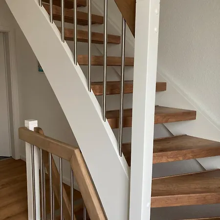 Helmshuus Nyaraló Leer